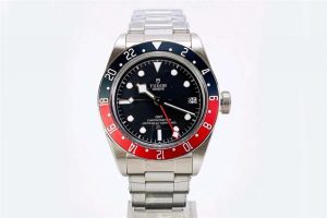 ZF廠復刻的帝舵碧灣系列紅藍圈全自動機械腕表做工與細節打磨都很到位