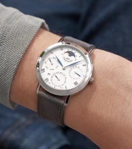 白金外殼萬國IWC萬年歷腕表很紳士風！