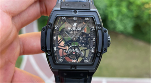 JB廠復刻的宇舶MASTERPIECE系列906陀飛輪鏤空機械腕表中的藝術品