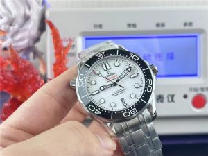 VS廠歐米茄海馬300米熊貓色復刻表：細節與還原度的深度剖析